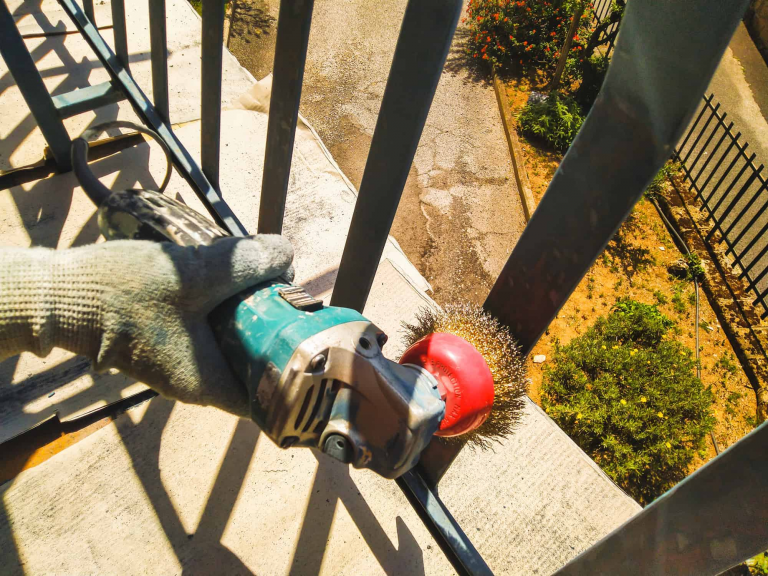 Professional Way To Paint A Rusty Metal Fence Binic Abrasive