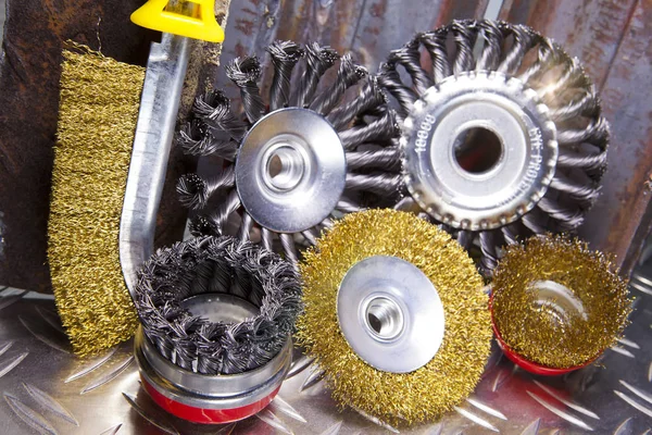 Which is Right for You: Steel vs. Brass Wire Brushes - Binic Abrasive